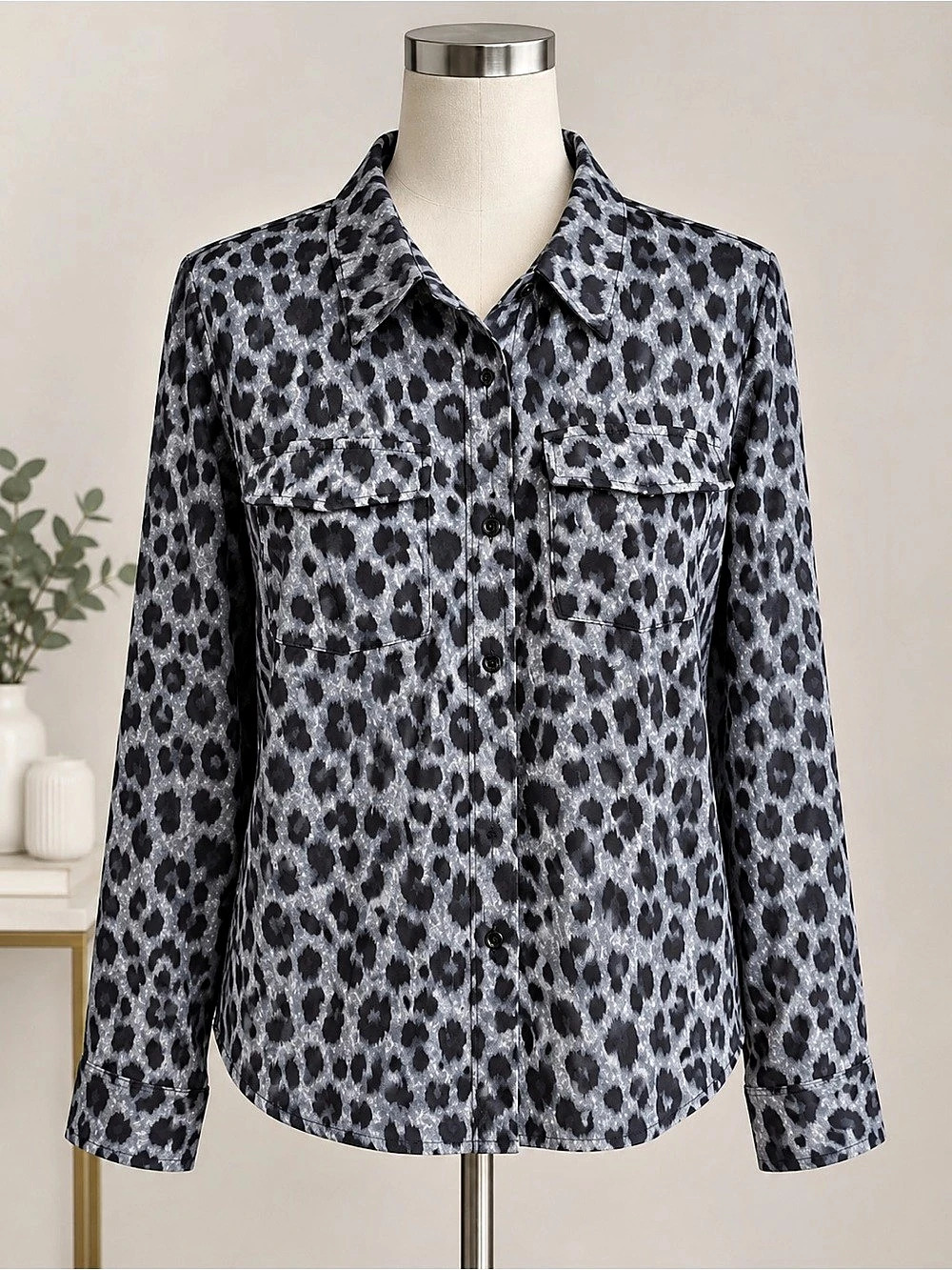 SHEIN Leopard Print Button Down Size Small (6)